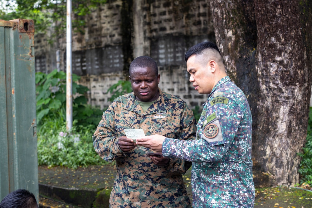U.S. Marines, Sailors, Philippine Service Members Conduct En route Care Training