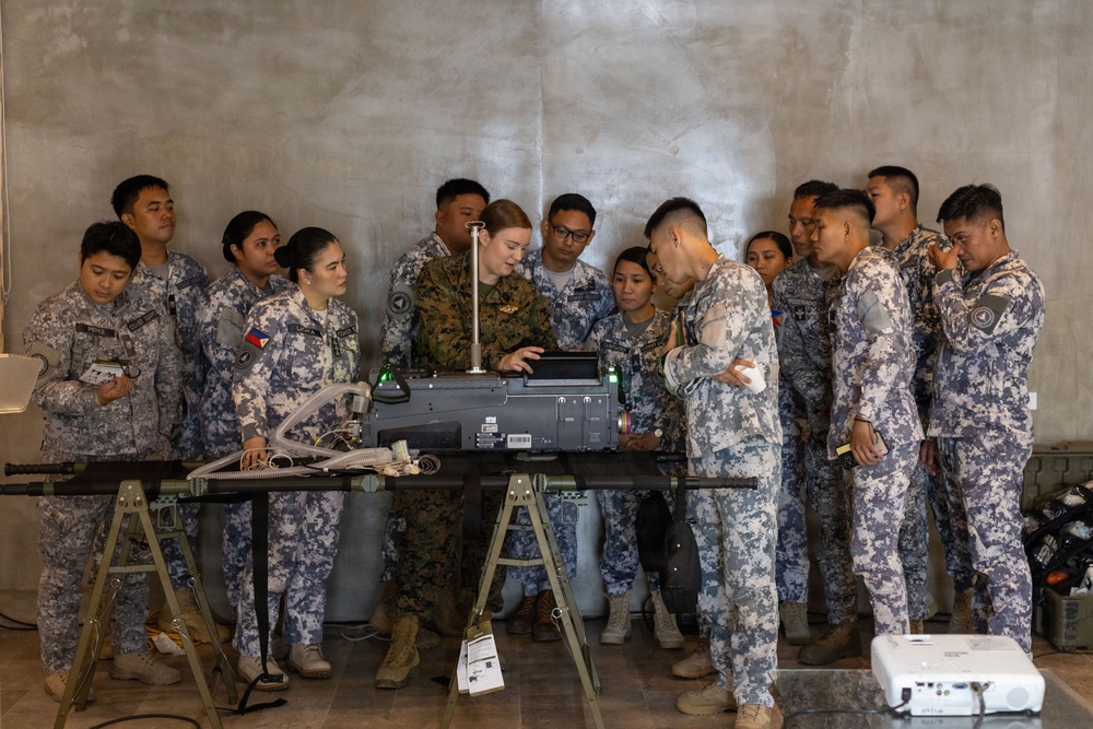 U.S. Marines, Sailors, Philippine Service Members Conduct En route Care Training