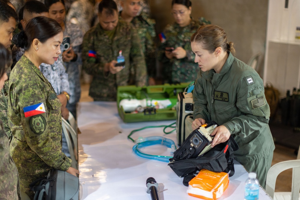U.S. Marines, Sailors, Philippine Service Members Conduct En route Care Training