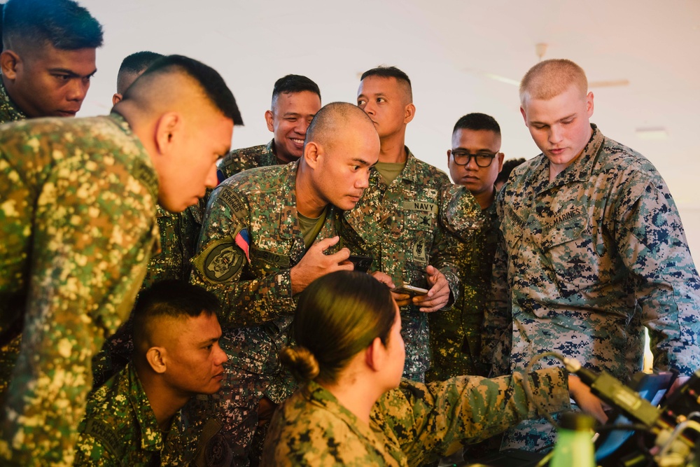 MRF-SEA Marines, Philippine Marines Conduct Communications Training