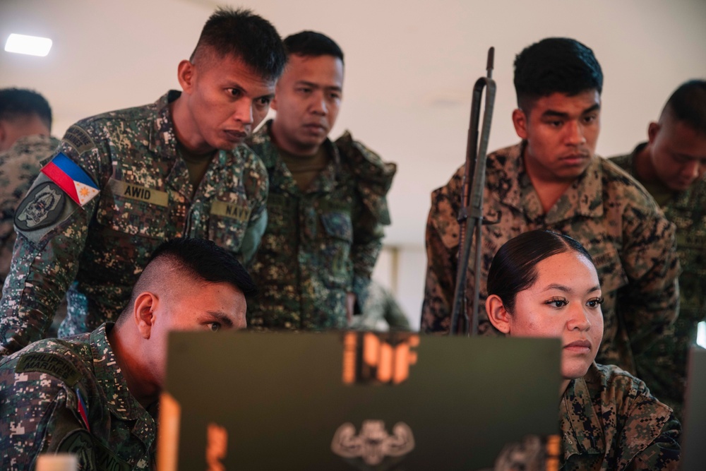 MRF-SEA Marines, Philippine Marines Conduct Communications Training