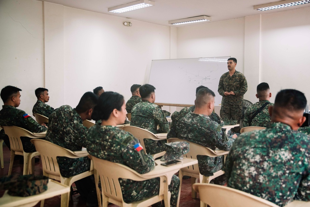 MRF-SEA Marines, Philippine Marines conduct Intelligence Subject Matter Expert Exchange
