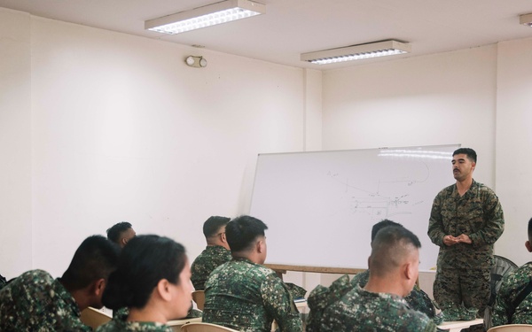 MRF-SEA Marines, Philippine Marines conduct Intelligence Subject Matter Expert Exchange