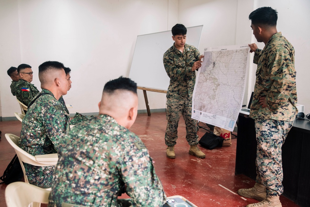 MRF-SEA Marines, Philippine Marines conduct Intelligence Subject Matter Expert Exchange