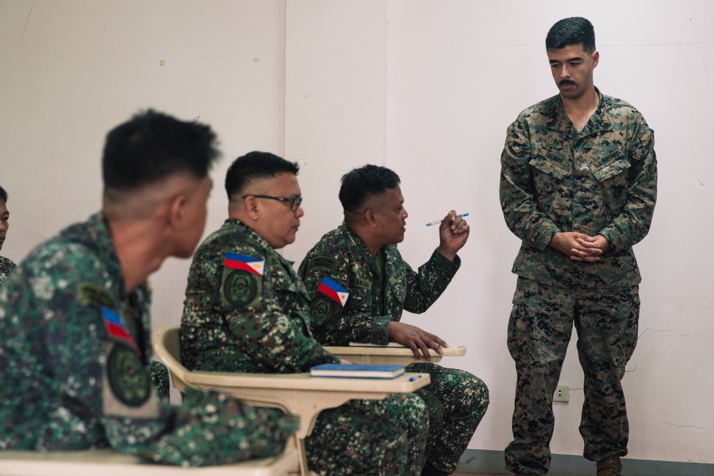 MRF-SEA Marines, Philippine Marines conduct Intelligence Subject Matter Expert Exchange