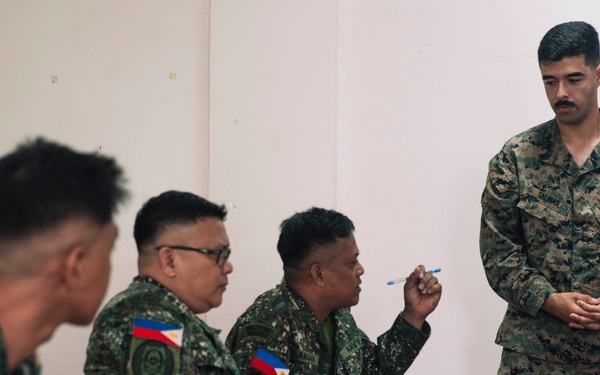 MRF-SEA Marines, Philippine Marines conduct Intelligence Subject Matter Expert Exchange