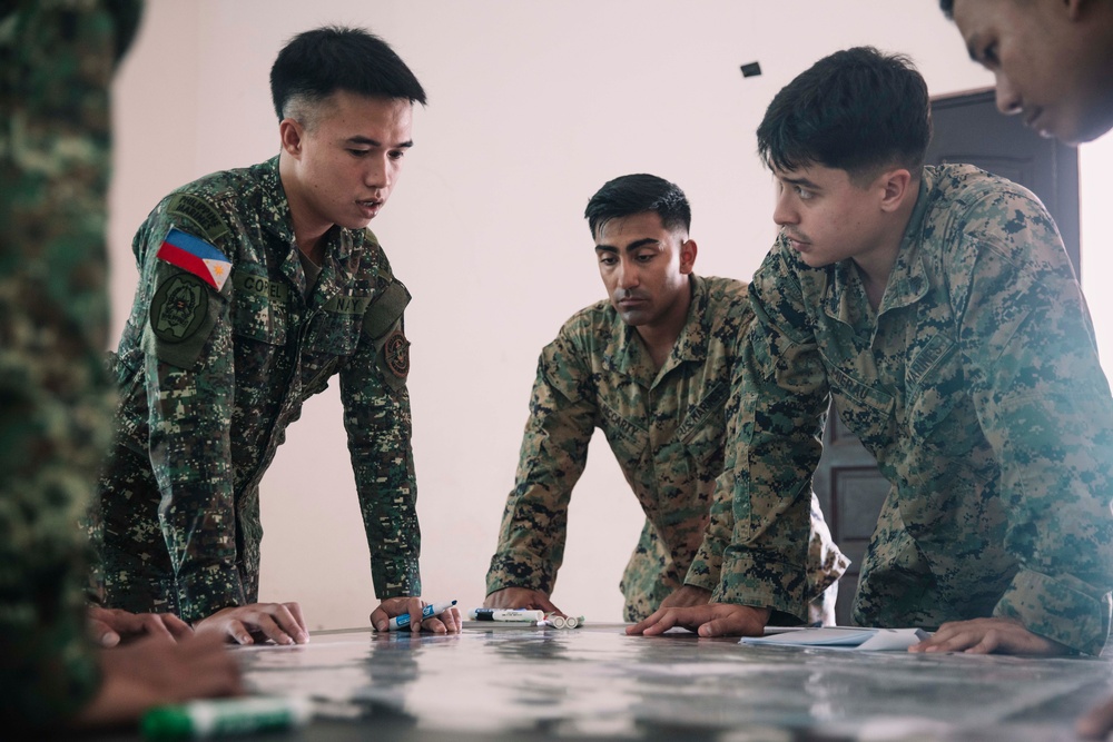 MRF-SEA Marines, Philippine Marines conduct Intelligence Subject Matter Expert Exchange