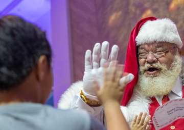 Camp Blaz Marines participate in Christmas tree lighting