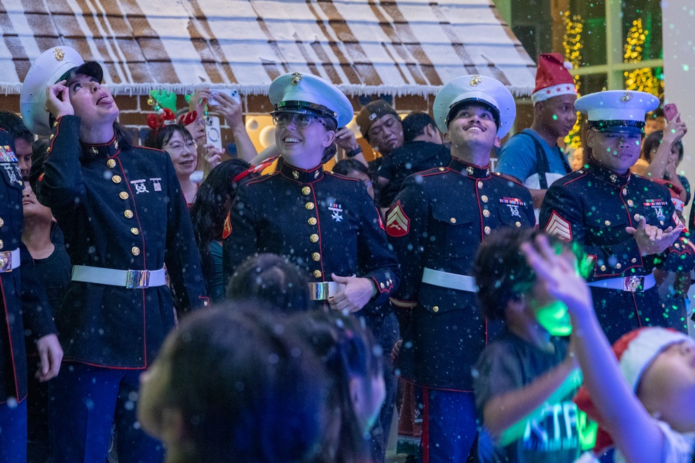 Camp Blaz Marines participate in Christmas tree lighting