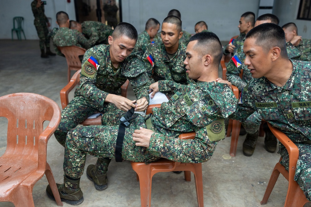 MRF-SEA Conducts TCCC Medical Exchange at Philippine Marine Officer Basic Course during MASA 25