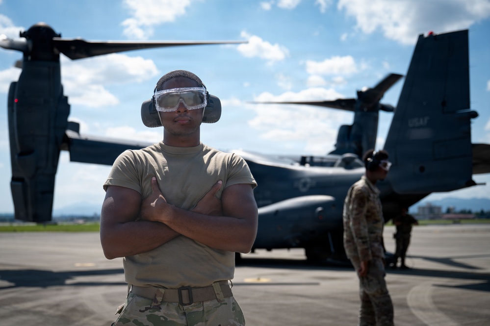 374 LRS conducts Yokota’s first successful CV-22 hot-pit refuel