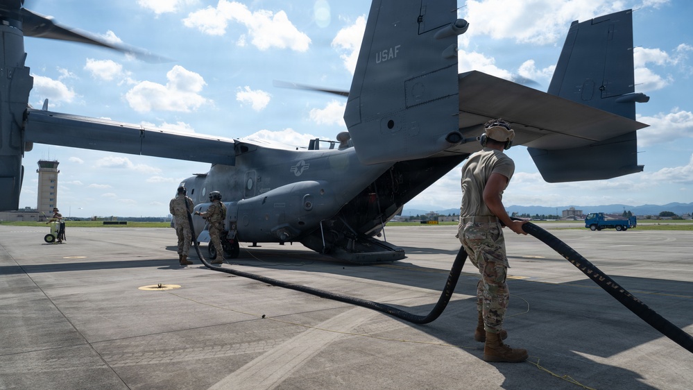374 LRS conducts Yokota’s first successful CV-22 hot-pit refuel