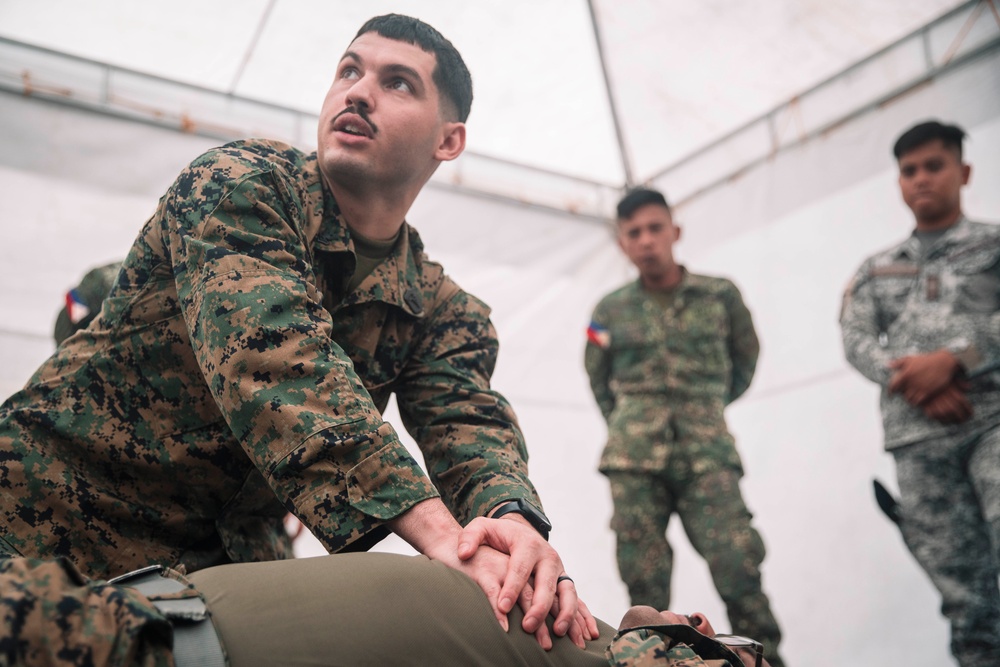 MASA 25: MRF-SEA, Philippine Marines, Philippine Coastguardsmen conduct TCCC Medical Exchange