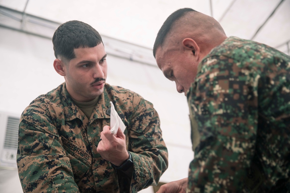 MASA 25: MRF-SEA, Philippine Marines, Philippine Coastguardsmen conduct TCCC Medical Exchange