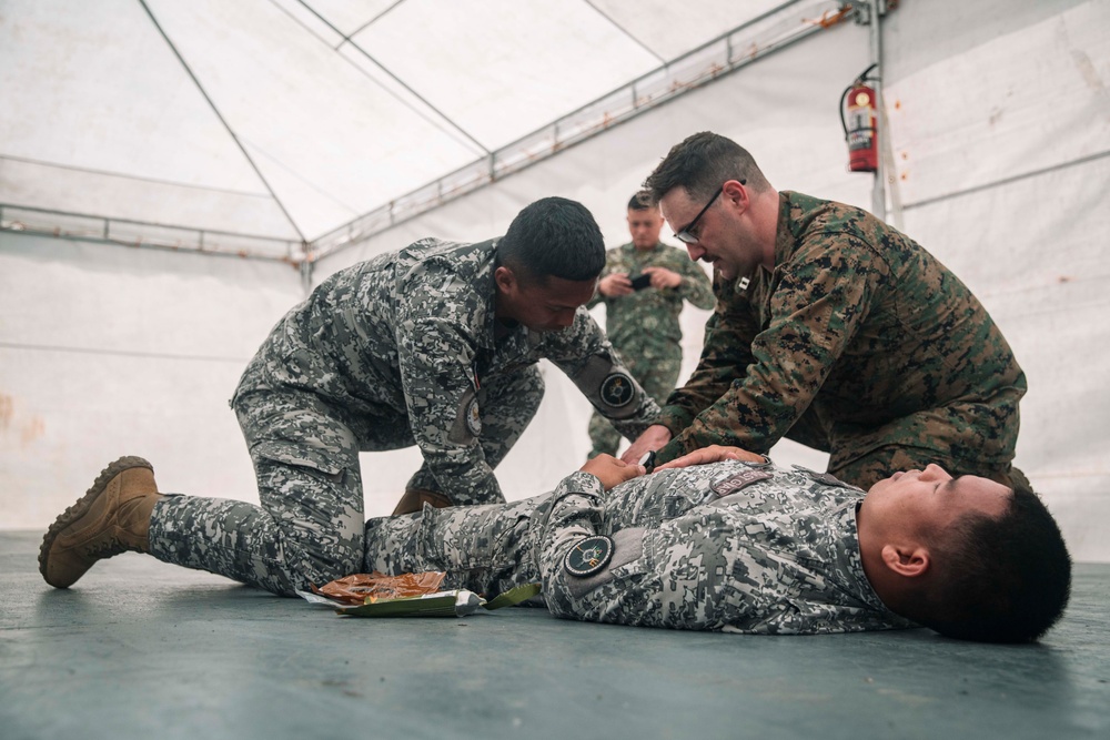 MASA 25: MRF-SEA, Philippine Marines, Philippine Coastguardsmen conduct TCCC Medical Exchange