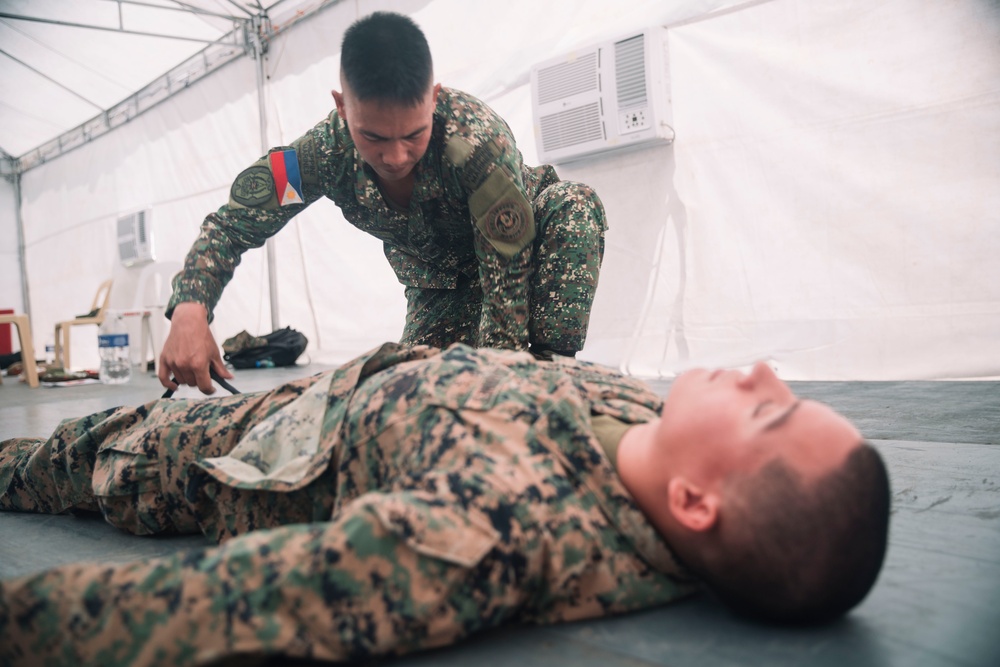 MASA 25: MRF-SEA Marines, Philippine Marines Conduct Combat Lifesaver Course Exchange