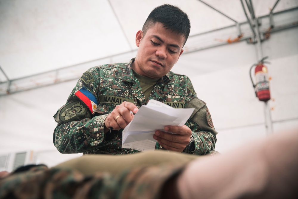 MASA 25: MRF-SEA Marines, Philippine Marines Conduct Combat Lifesaver Course Exchange