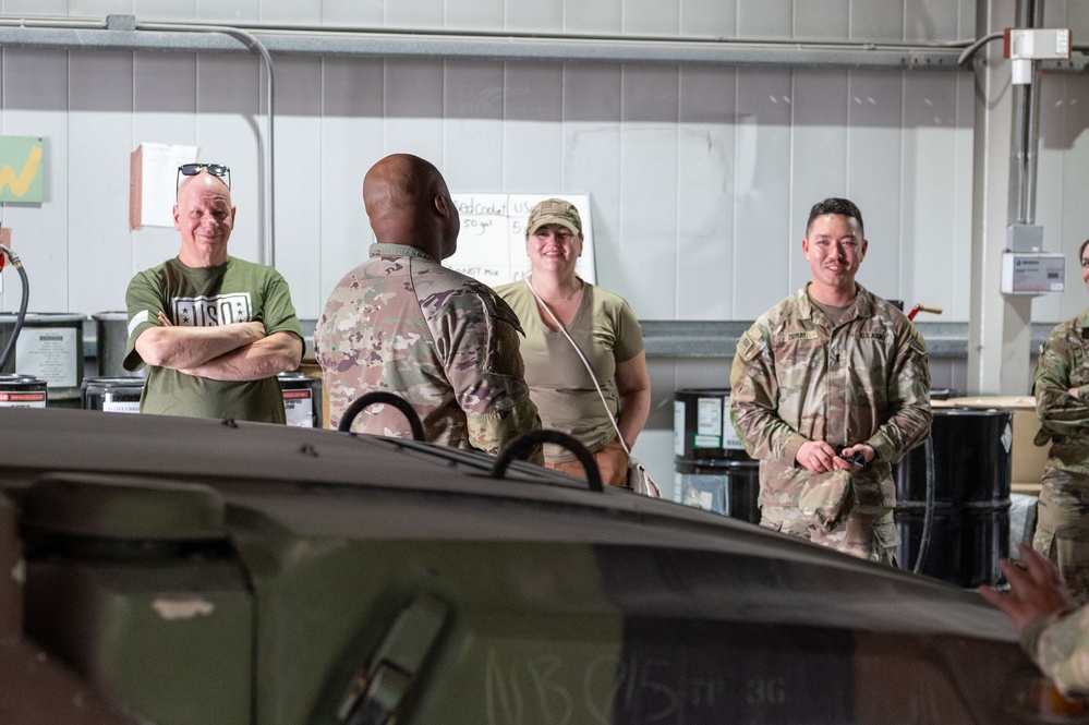 USO Holiday Tour performers visit service members