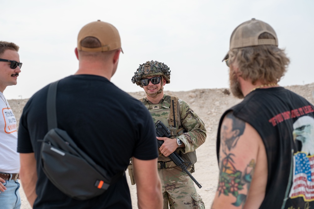 USO Holiday Tour performers visit service members