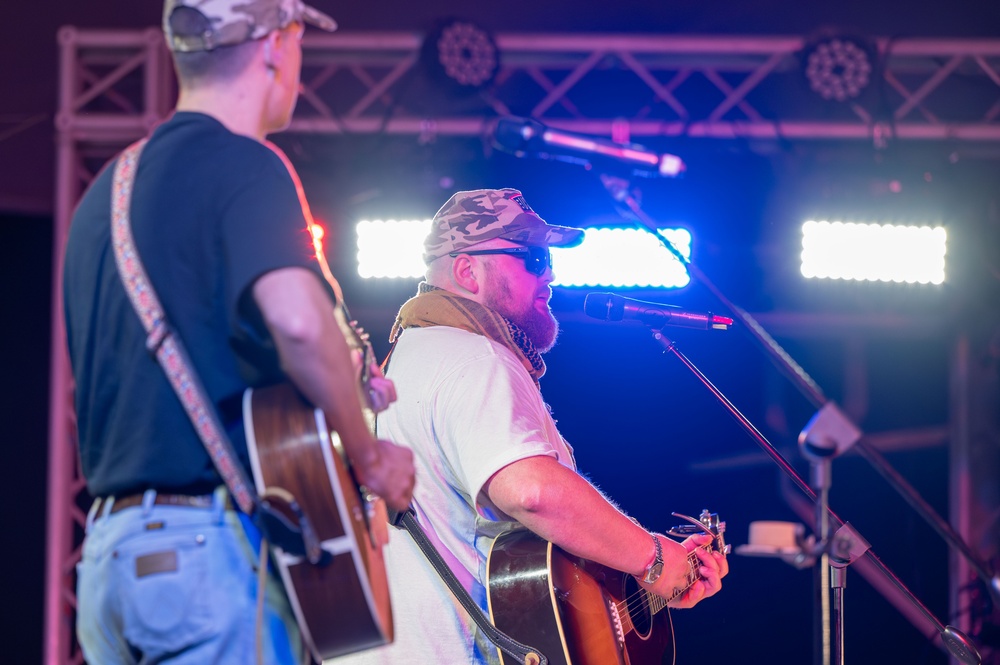 USO Holiday Tour brings morale to deployed members