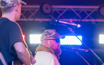 USO Holiday Tour brings morale to deployed members
