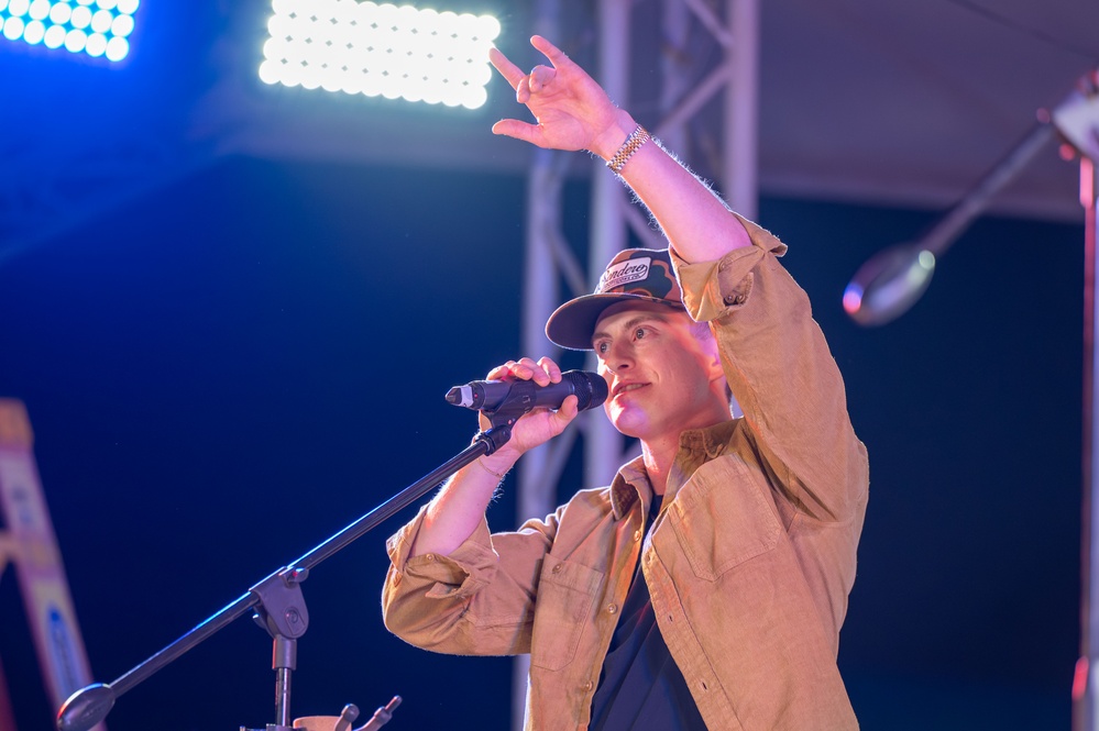 USO Holiday Tour brings morale to deployed members