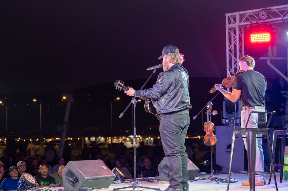 USO Holiday Tour brings morale to deployed members