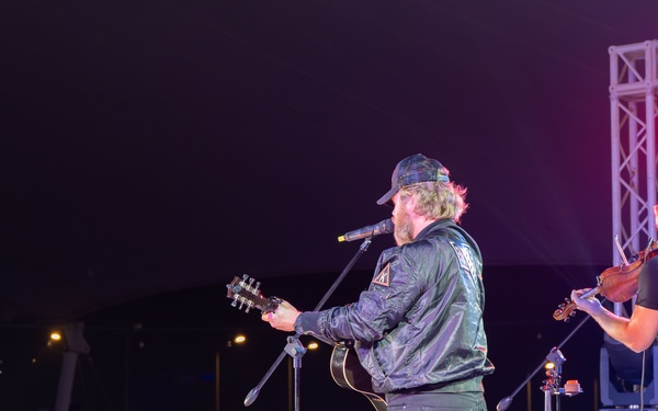 USO Holiday Tour brings morale to deployed members