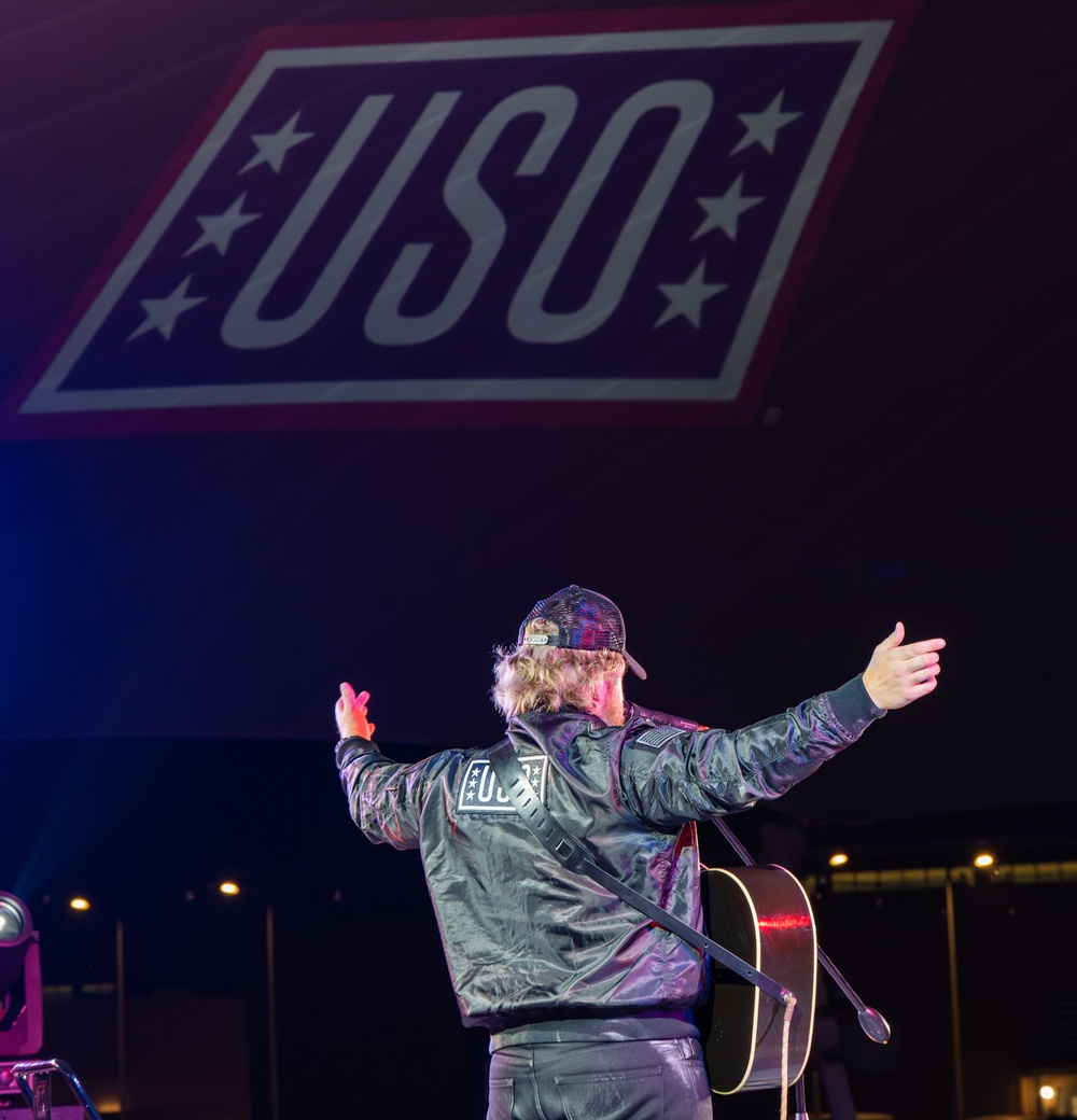 USO Holiday Tour brings morale to deployed members