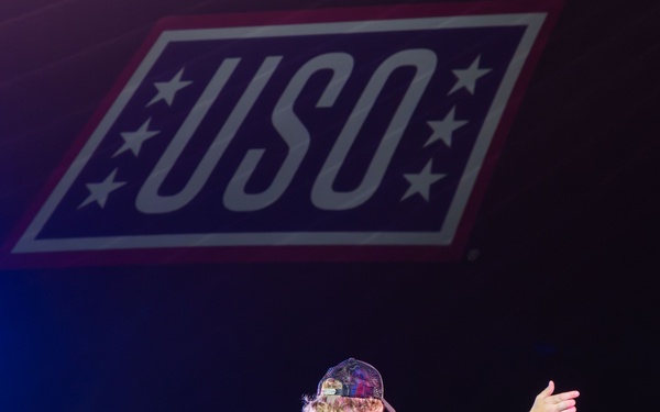 USO Holiday Tour brings morale to deployed members