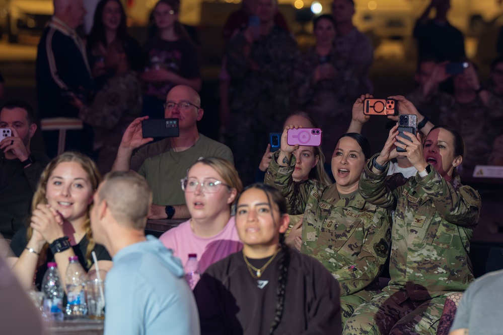 USO Holiday Tour brings morale to deployed members