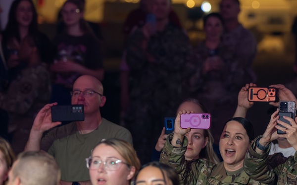 USO Holiday Tour brings morale to deployed members