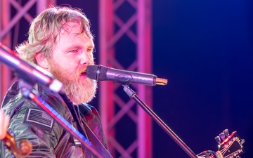 USO Holiday Tour brings morale to deployed members