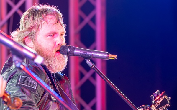 USO Holiday Tour brings morale to deployed members