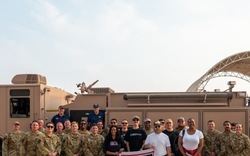 USO Holiday Tour performers visit service members