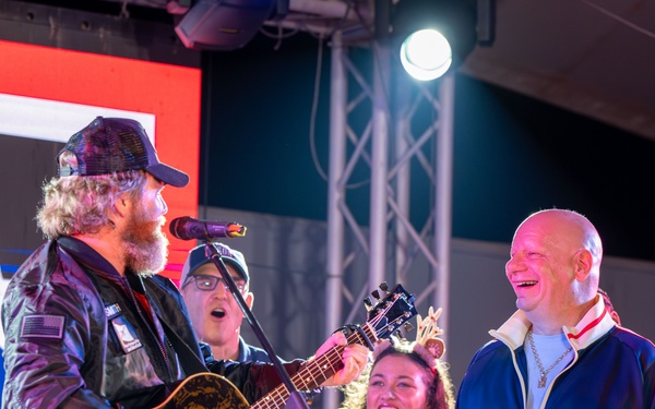 USO Holiday Tour brings morale to deployed members