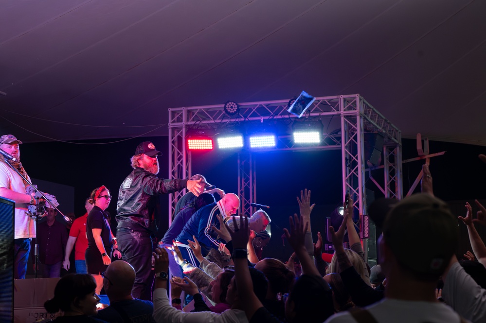 USO Holiday Tour brings morale to deployed members