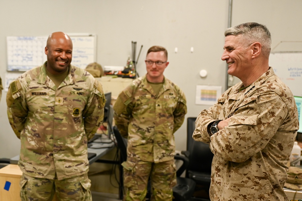 USO Holiday Tour performers visit service members