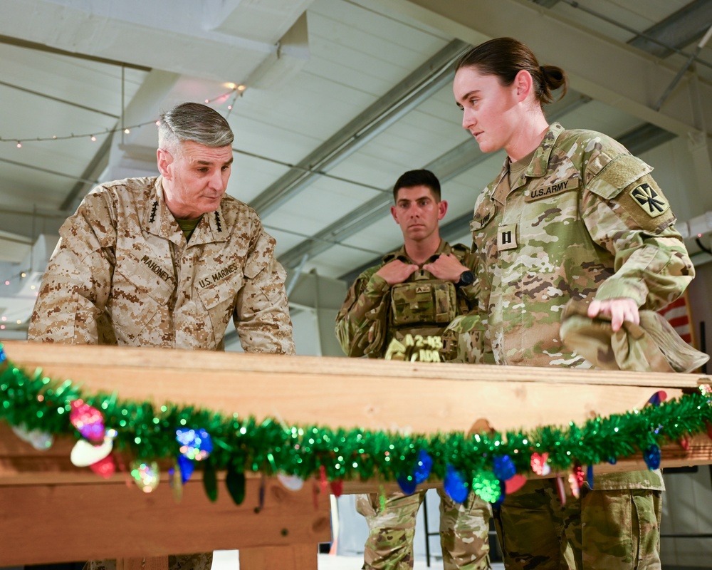 USO Holiday Tour performers visit service members