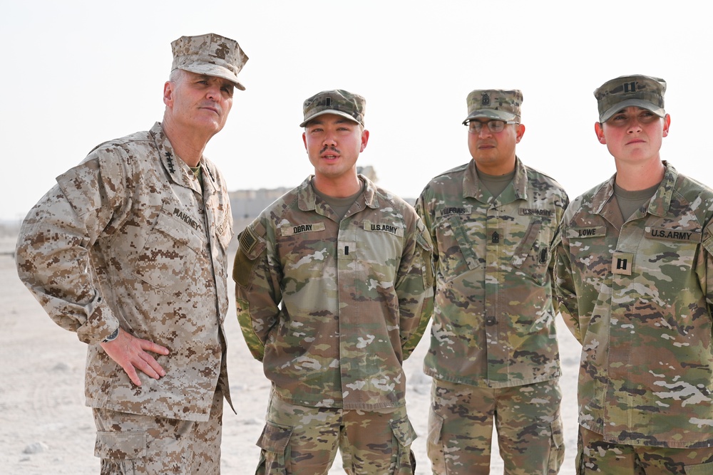 USO Holiday Tour performers visit service members