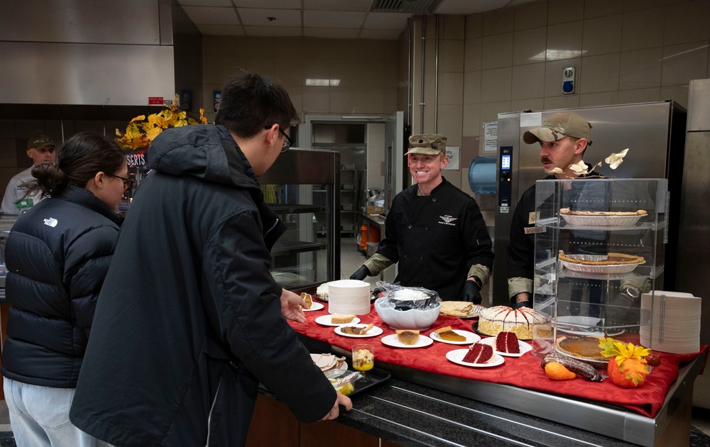 Aviano leadership serves Thanksgiving lunch