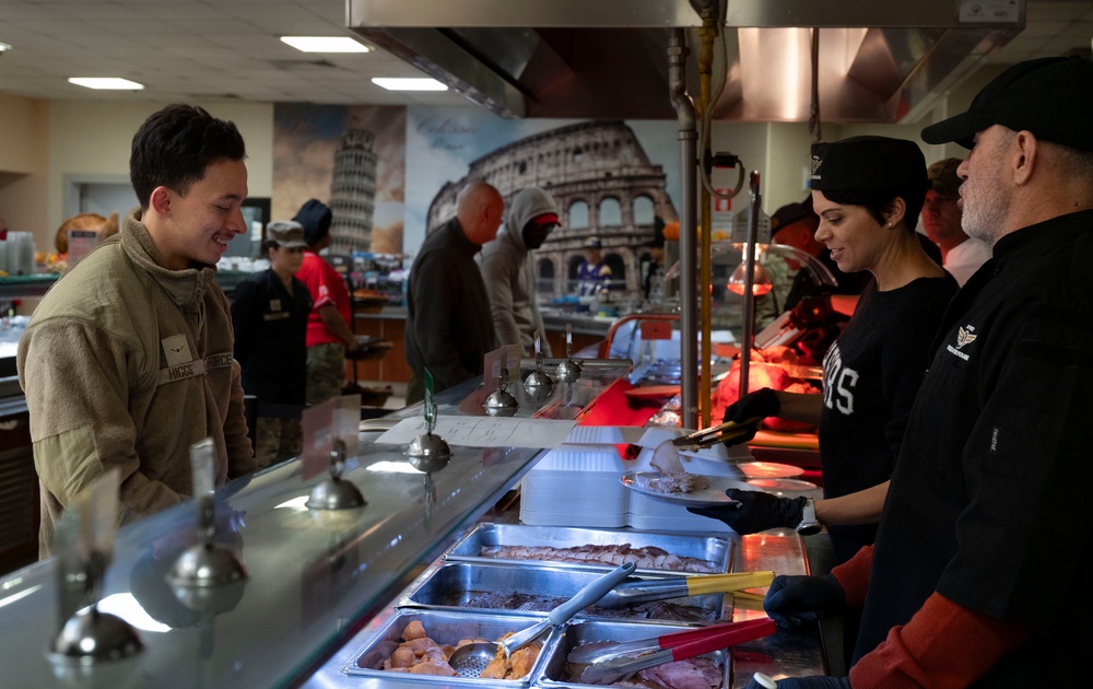 Aviano leadership serves Thanksgiving lunch
