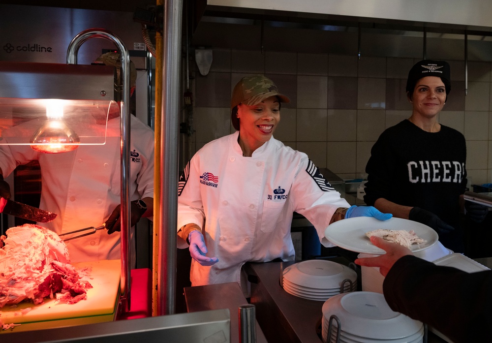 Aviano leadership serves Thanksgiving lunch