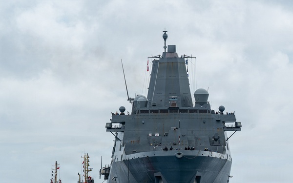 USS San Diego visits NSF Diego Garcia