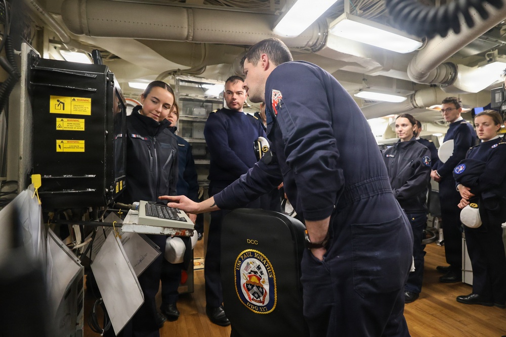 USS Paul Ignatius (DDG 117) conducts a ship tour for French Navy Sailors
