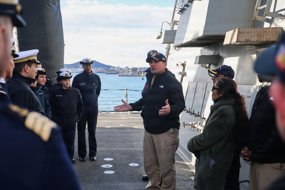 USS Paul Ignatius (DDG 117) conducts a ship tour for French Navy Sailors