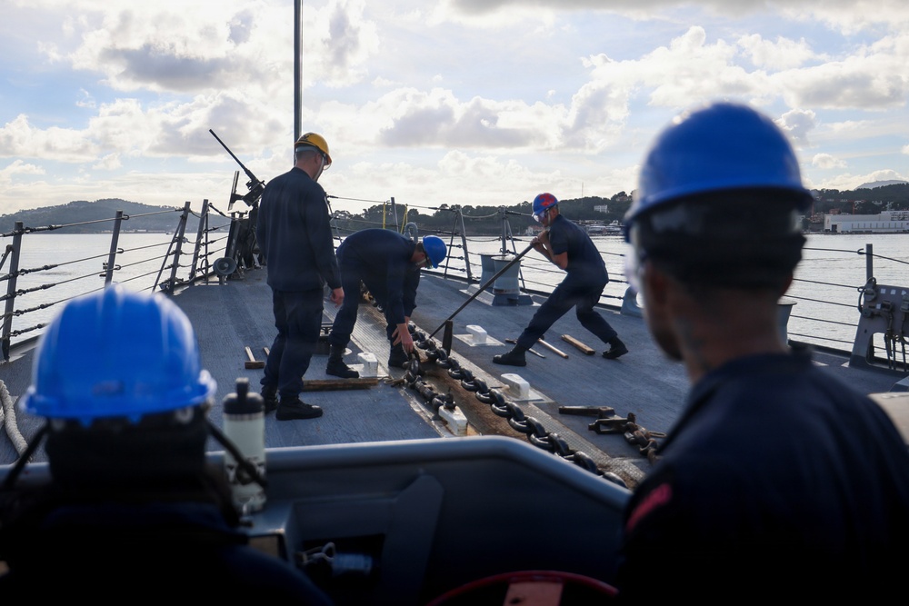 USS Paul Ignatius (DDG 117) departs Toulon Naval Base, France