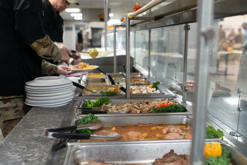 Andrews’ leaders serve Thanksgiving meals to base personnel