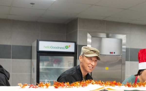 Andrews’ leaders serve Thanksgiving meals to base personnel