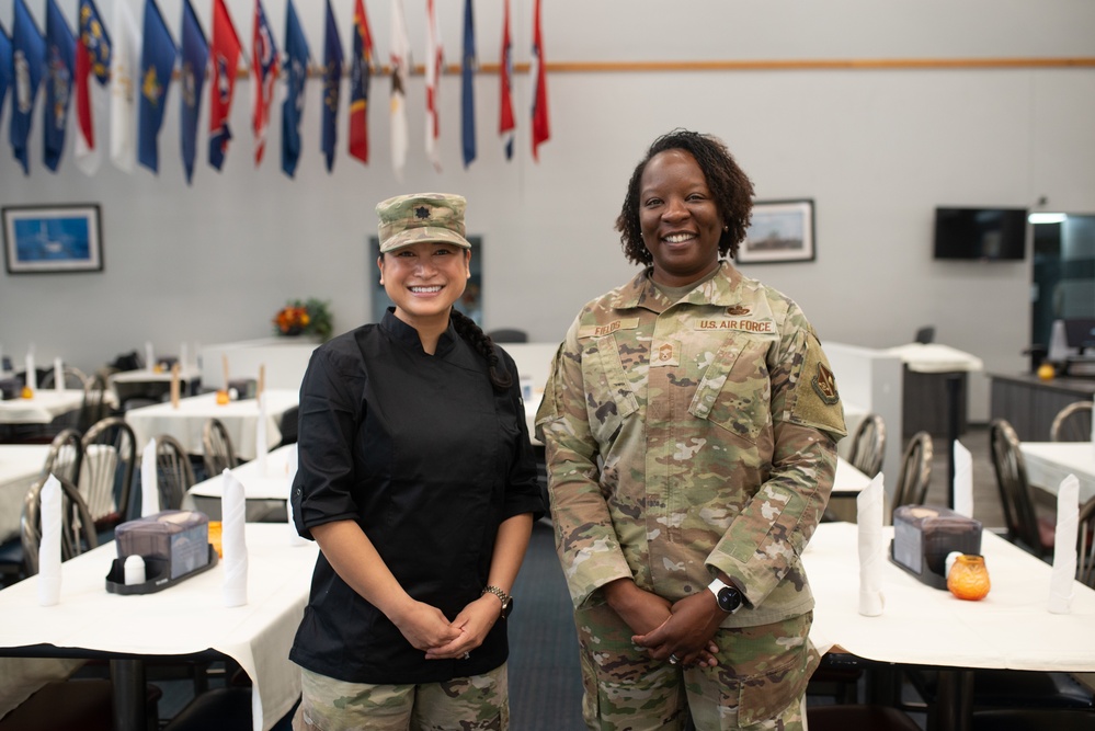 Andrews’ leaders serve Thanksgiving meals to base personnel